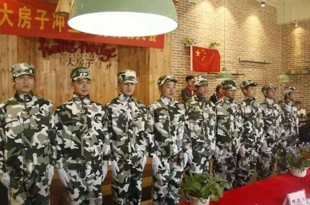 探寻天涯问答平台男子为省抗原将试纸剪成两半,这样查出来的结果能准确吗?